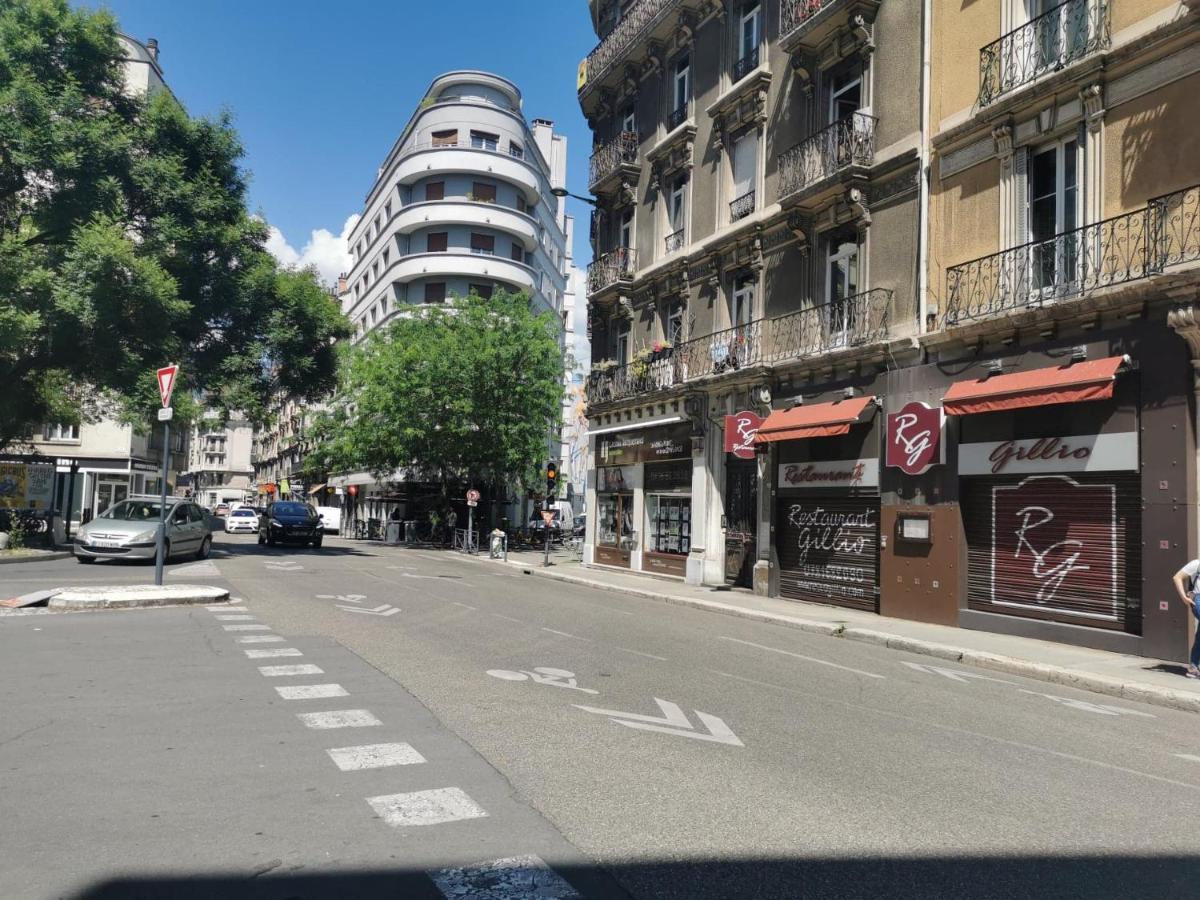 Bel Appartement Charme Ancien Dans Quartier Anime Grenoble Buitenkant foto